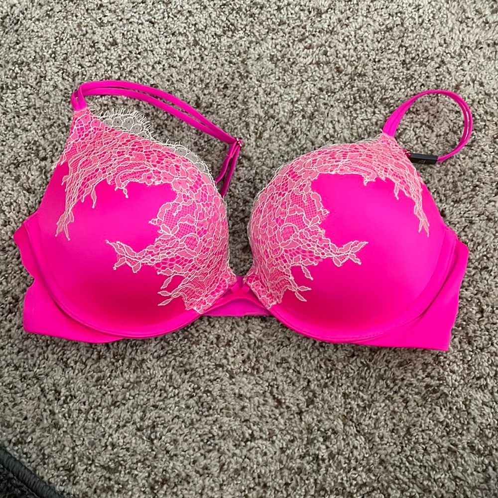 NEVER WORN!! Bright pink VictoriasSecret push-up bra
